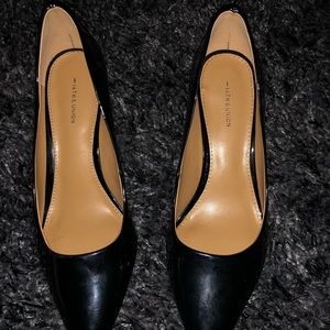 Black pumps